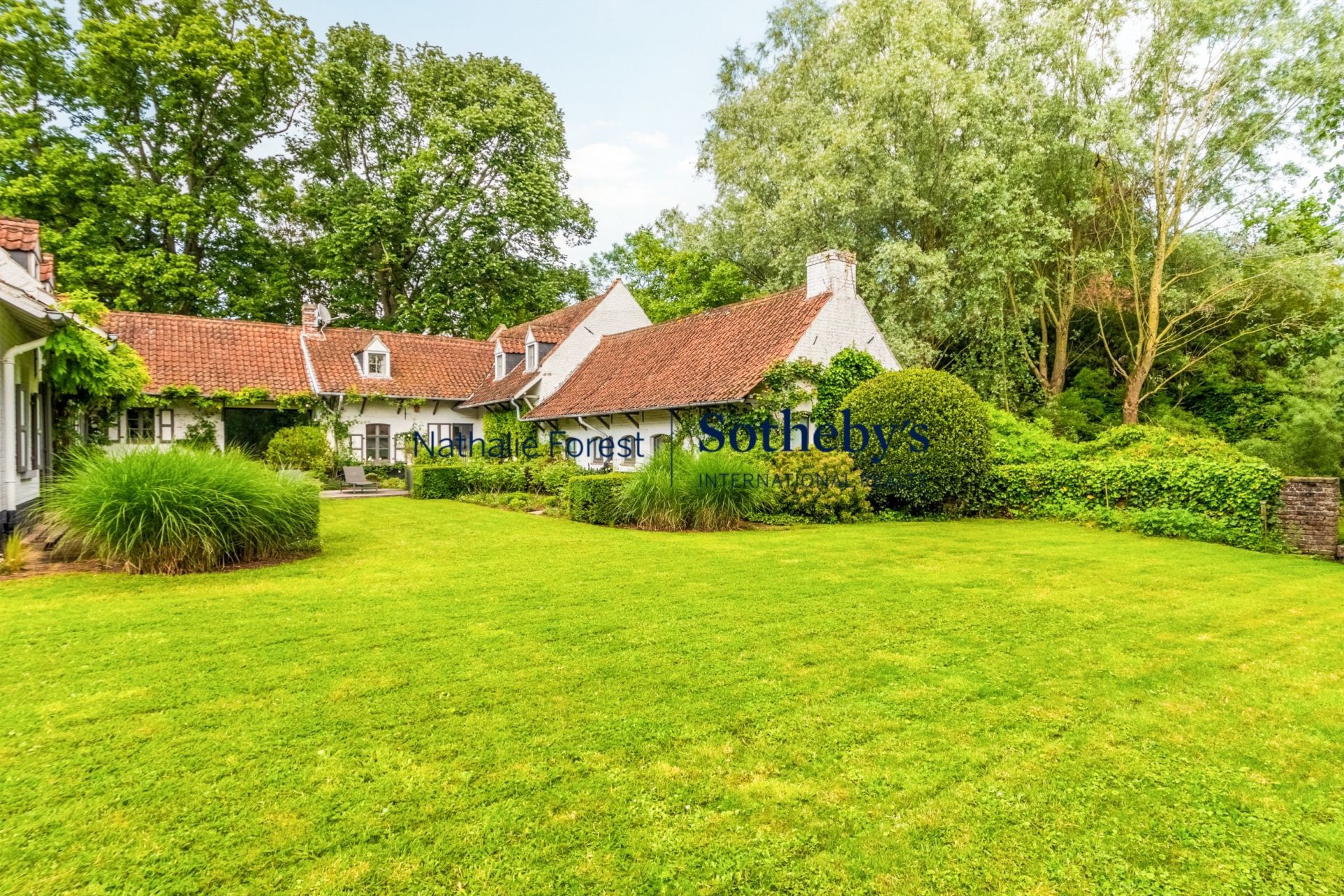 luxury house 8 Rooms for sale on CROIX (59170)