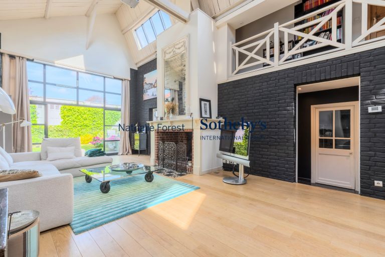 luxury house 11 Rooms for sale on LAMBERSART (59130)