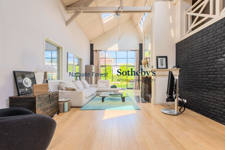 luxury apartment 11 Rooms for sale on LAMBERSART (59130)