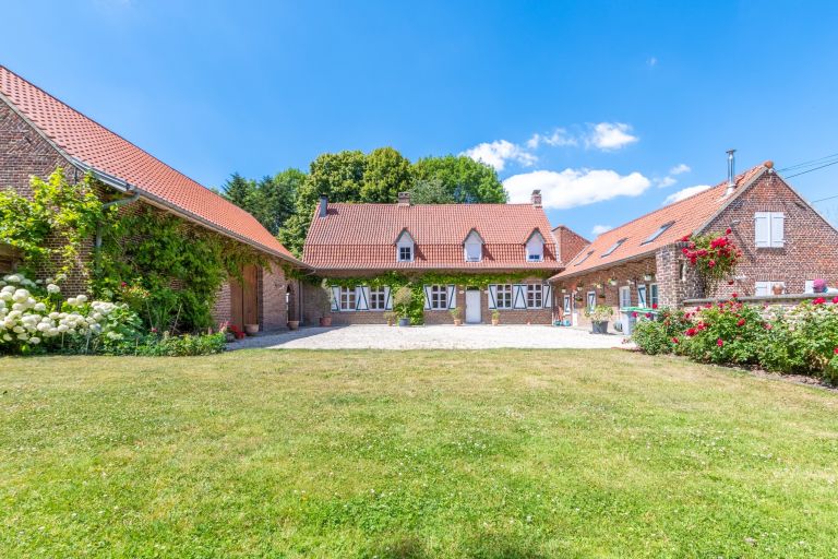luxury house 8 Rooms for sale on QUESNOY SUR DEULE (59890)