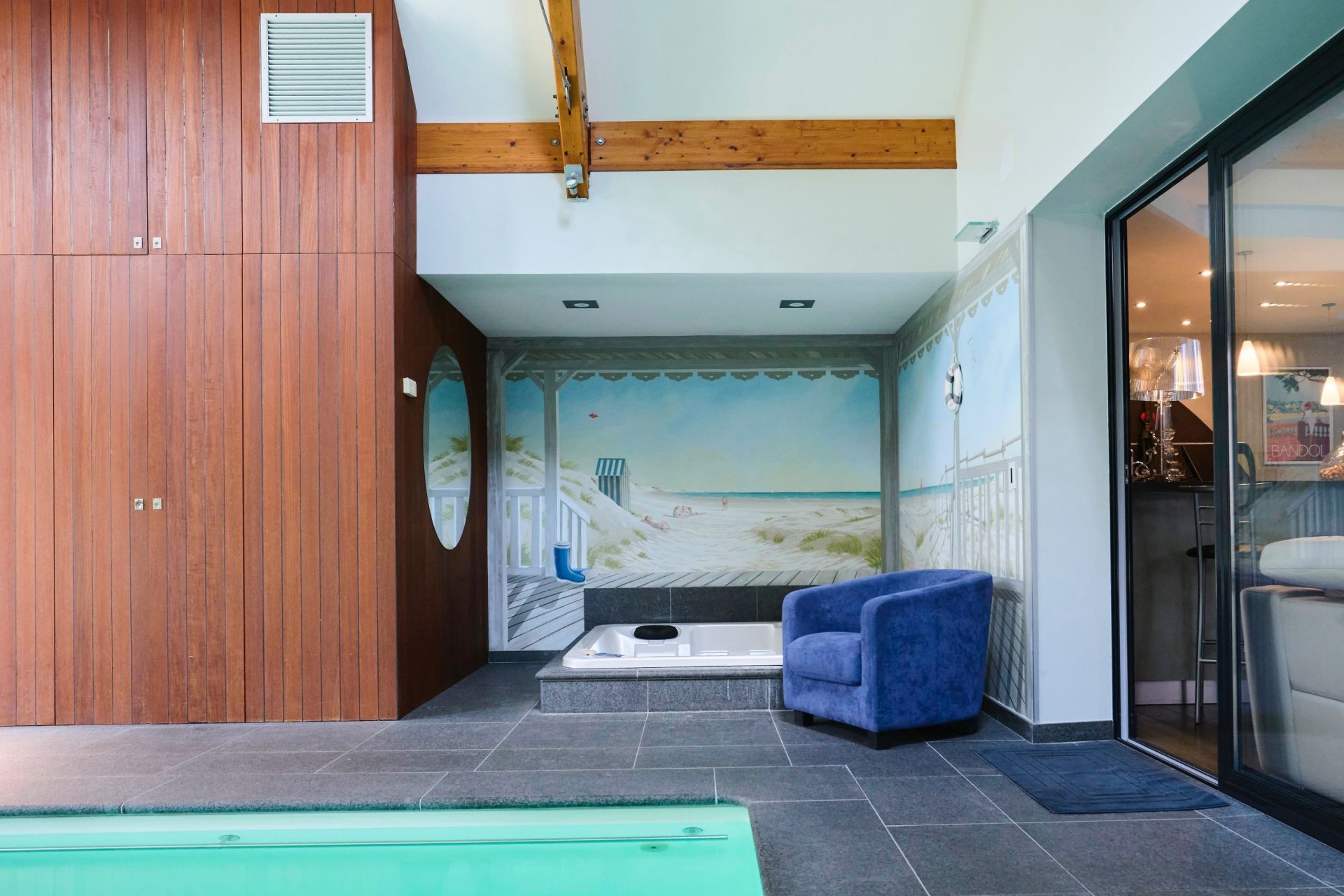 luxury house 8 Rooms for sale on HALLUIN (59250)