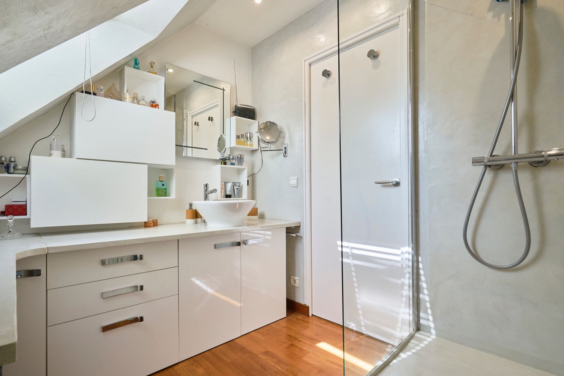 luxury house 8 Rooms for sale on HALLUIN (59250)