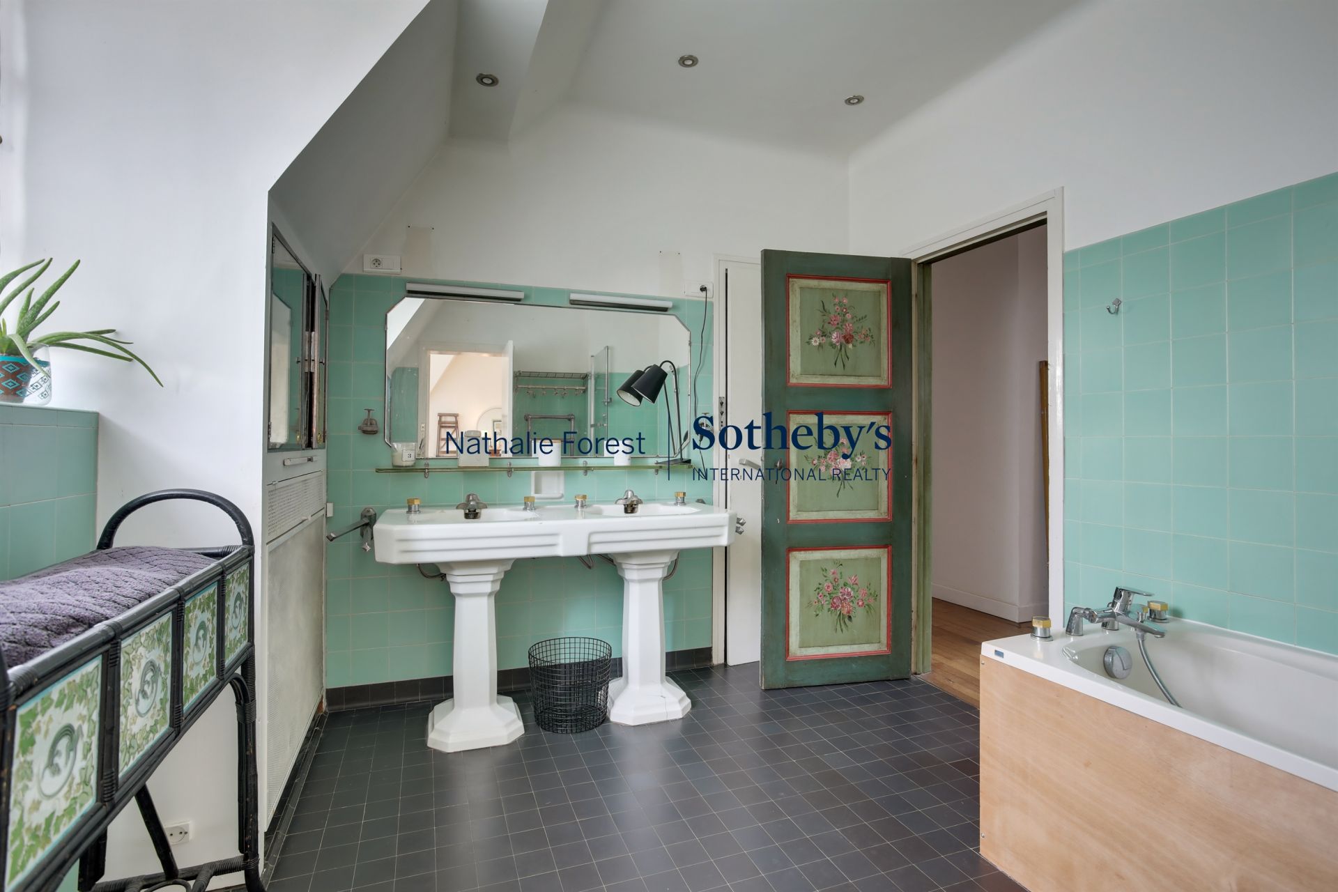 luxury house 14 Rooms for sale on CROIX (59170)