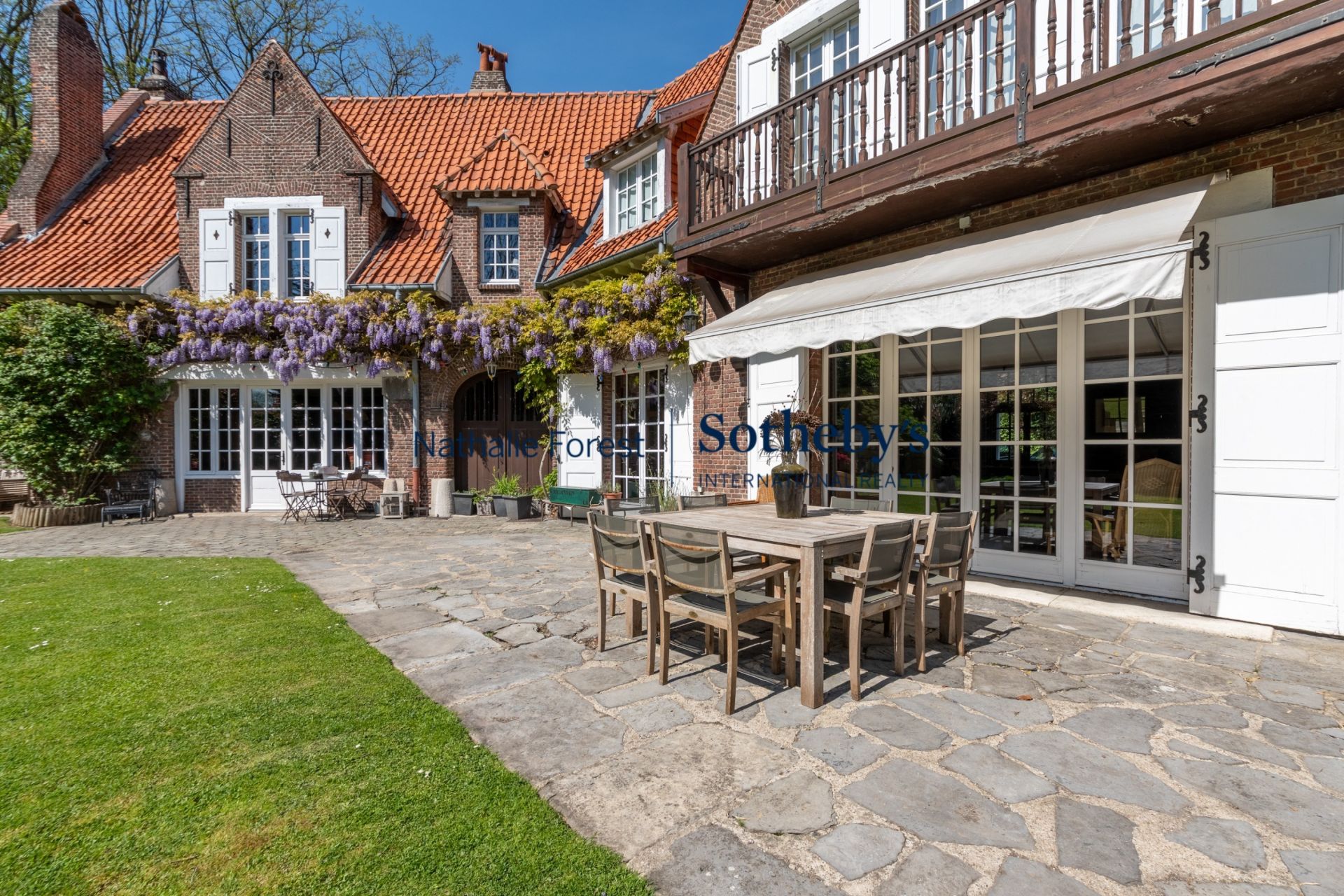 luxury house 14 Rooms for sale on CROIX (59170)