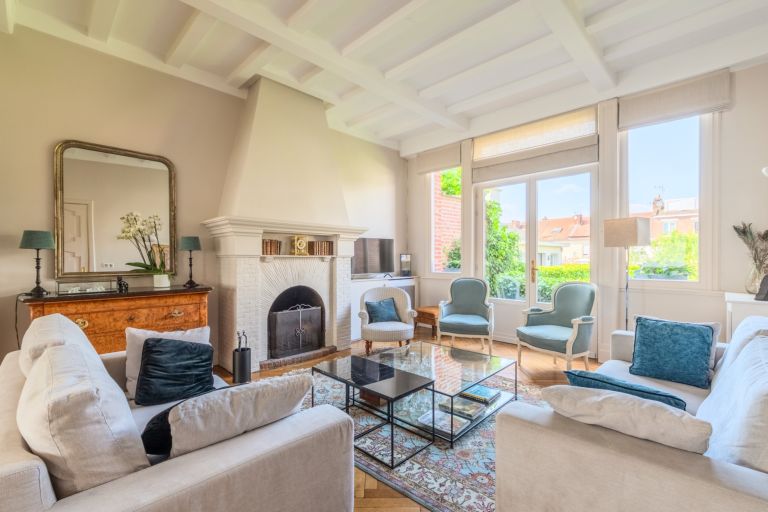luxury house 7 Rooms for sale on VILLENEUVE D ASCQ (59650)