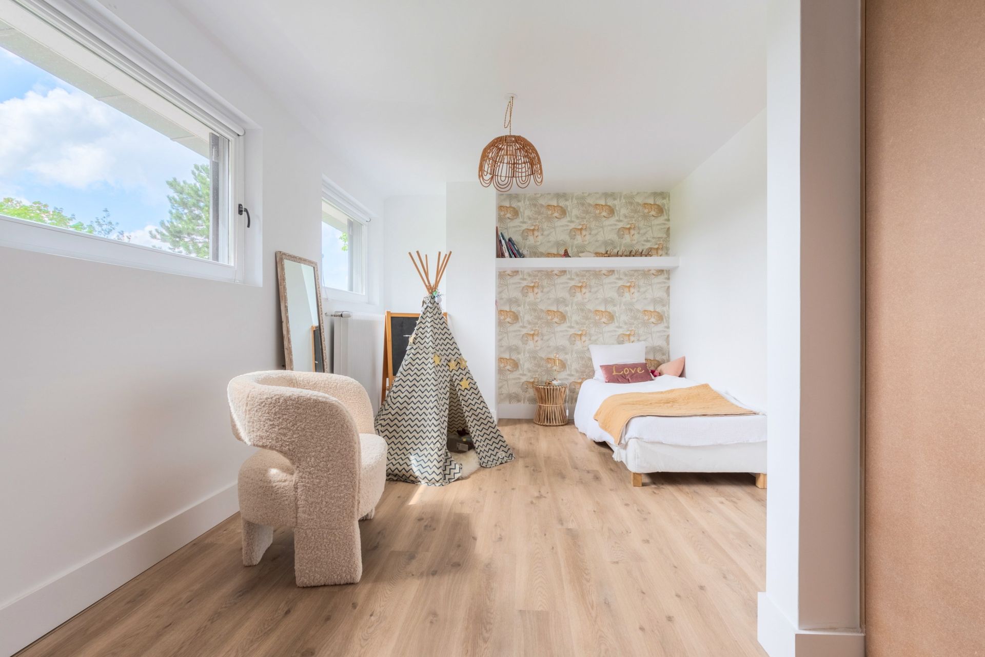 luxury house 8 Rooms for sale on MARCQ EN BAROEUL (59700)