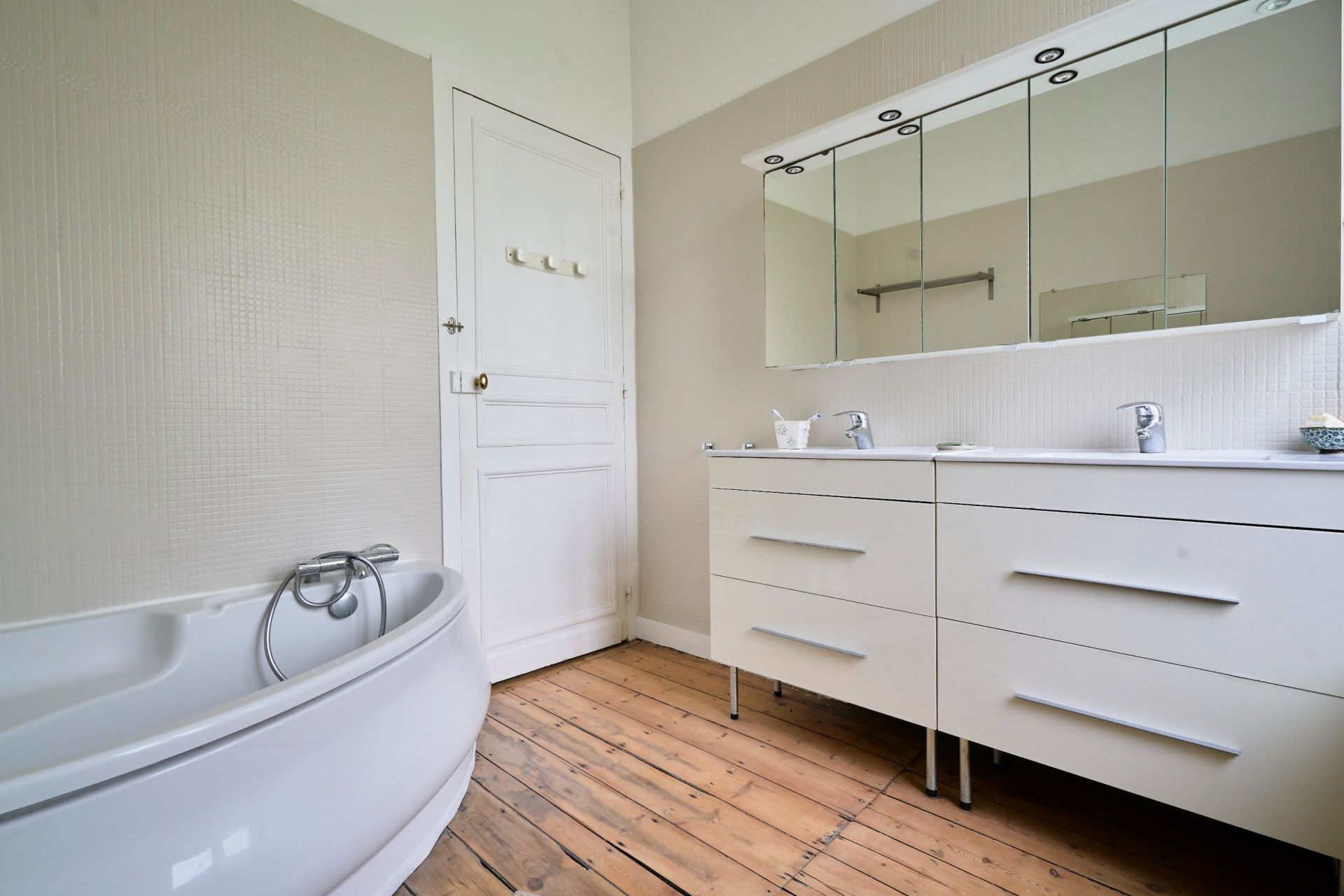 luxury house 10 Rooms for sale on LEERS (59115)