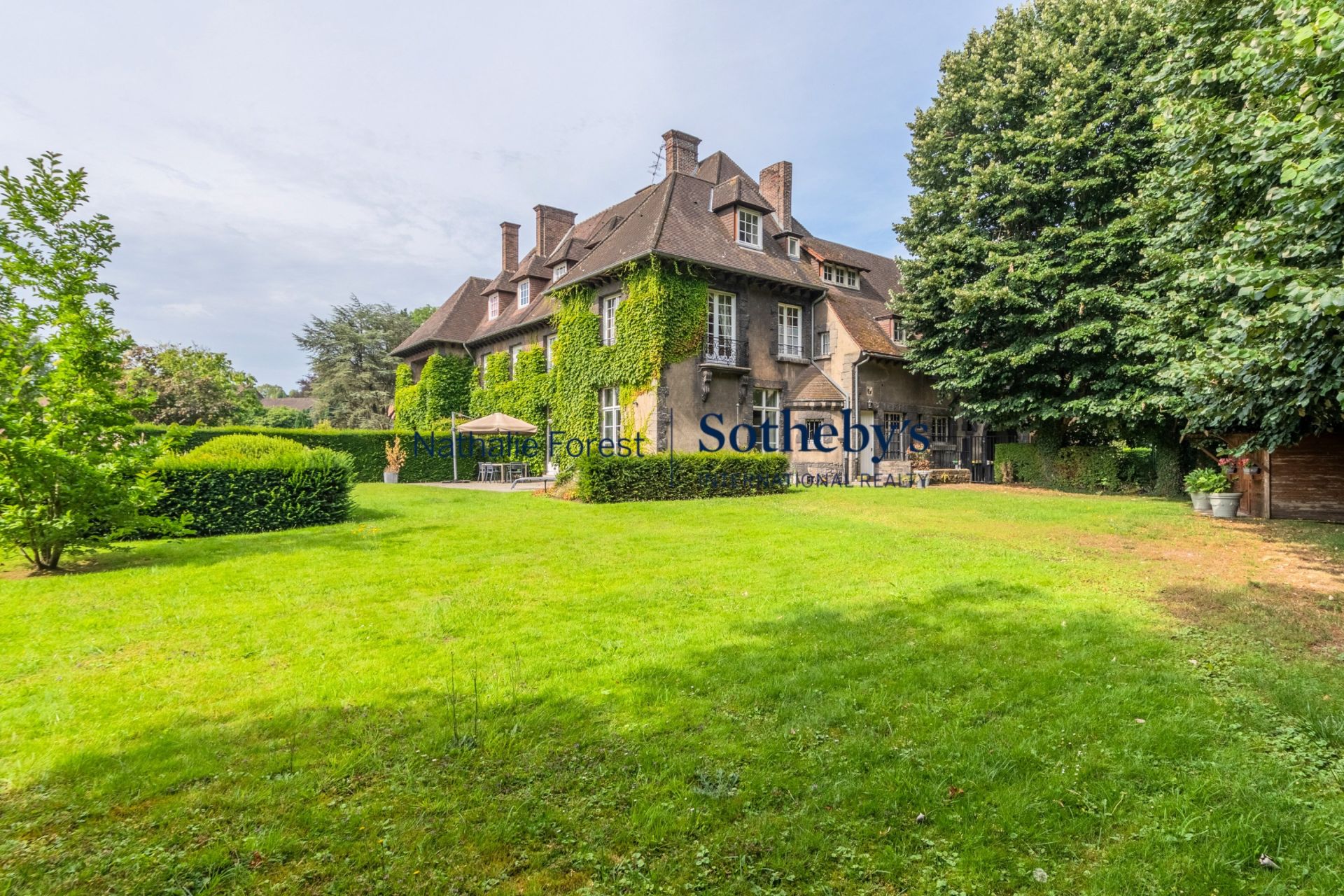 luxury house 8 Rooms for sale on MOUVAUX (59420)