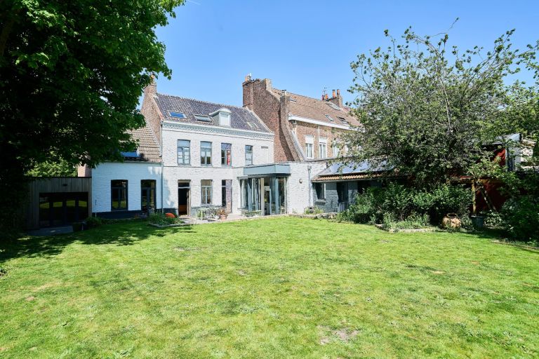 luxury house 8 Rooms for sale on WAMBRECHIES (59118)