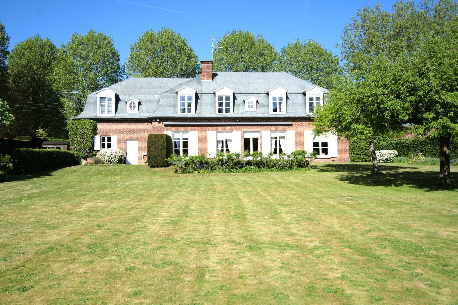 luxury house 9 Rooms for sale on CROIX (59170)