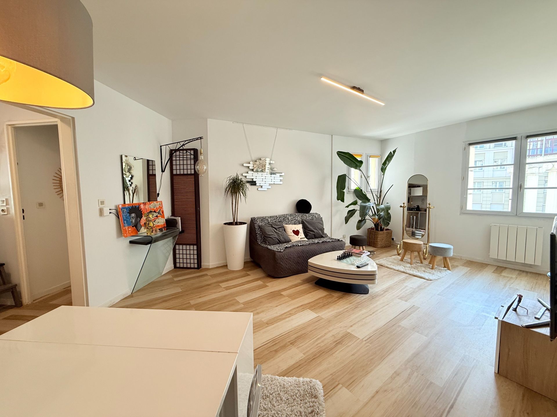 luxury apartment 4 Rooms for sale on LILLE (59800)