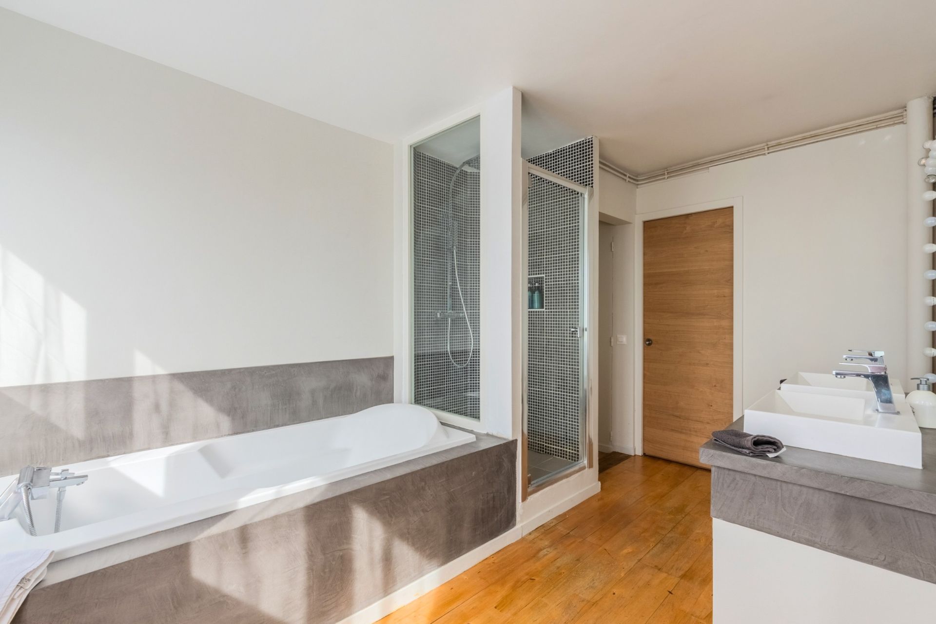 luxury apartment 5 Rooms for sale on LILLE (59000)