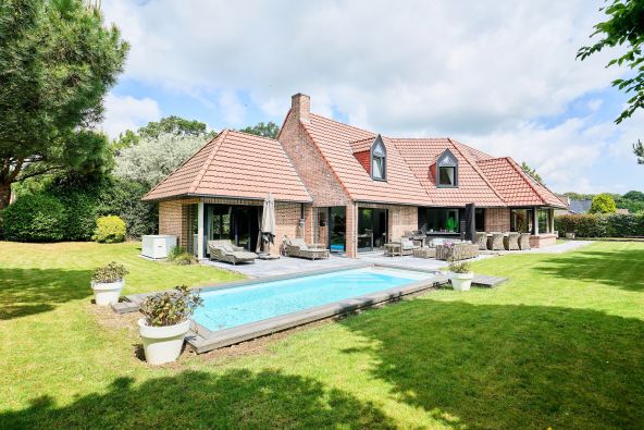 Vente Maison de luxe Camphin-en-Pévèle 11 Pièces 238 m²