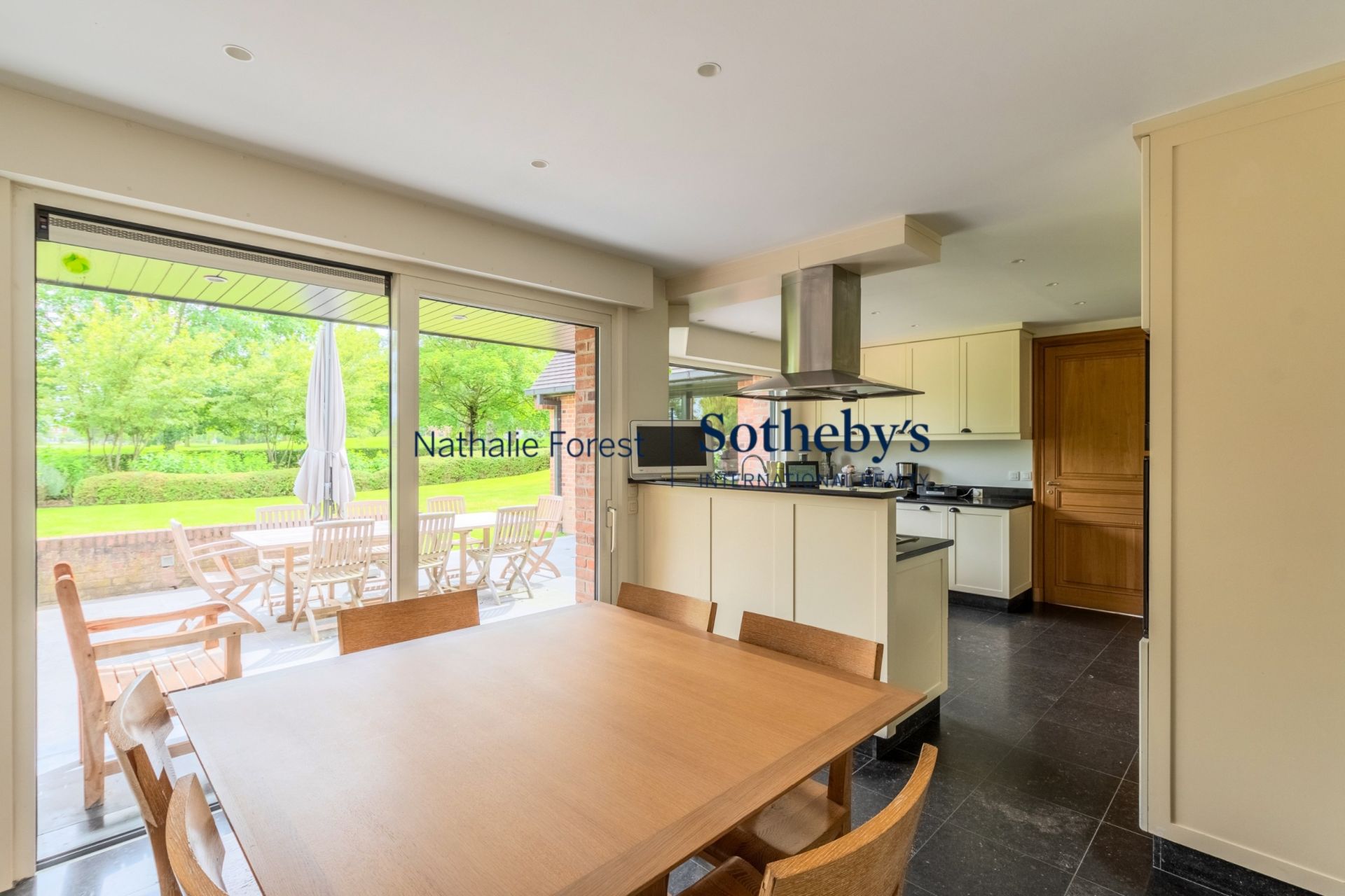 luxury house 11 Rooms for sale on BONDUES (59910)