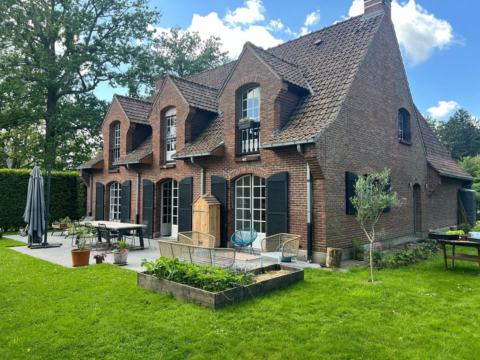 contemporary house 8 Rooms for rent on MARCQ EN BAROEUL (59700)