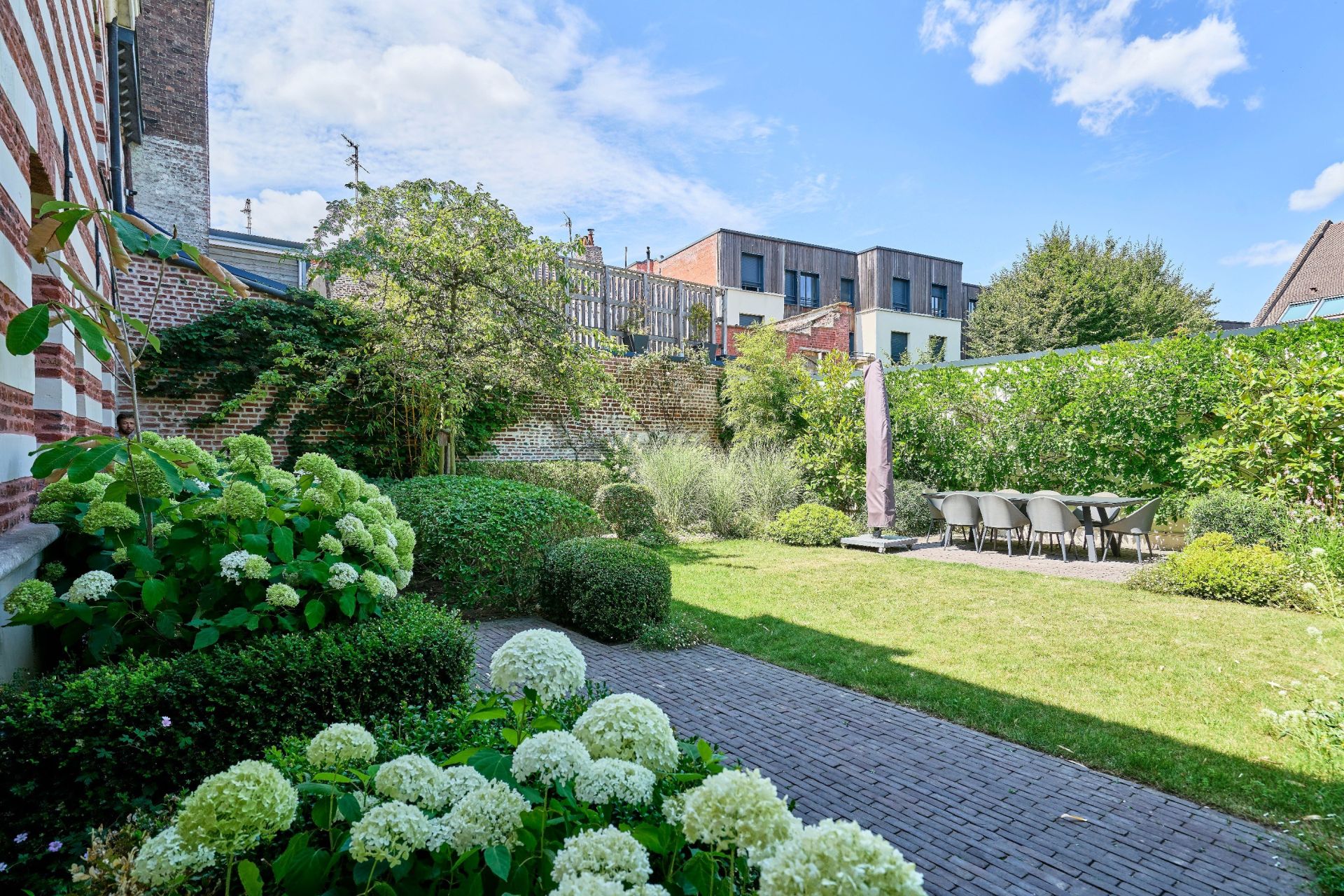 luxury house 8 Rooms for sale on LILLE (59000)