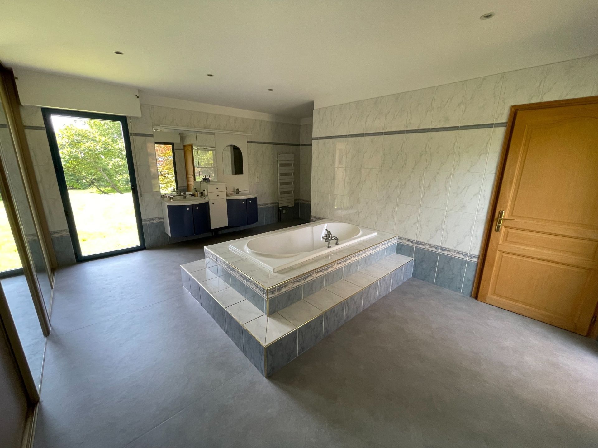 luxury house 11 Rooms for sale on LEWARDE (59287)