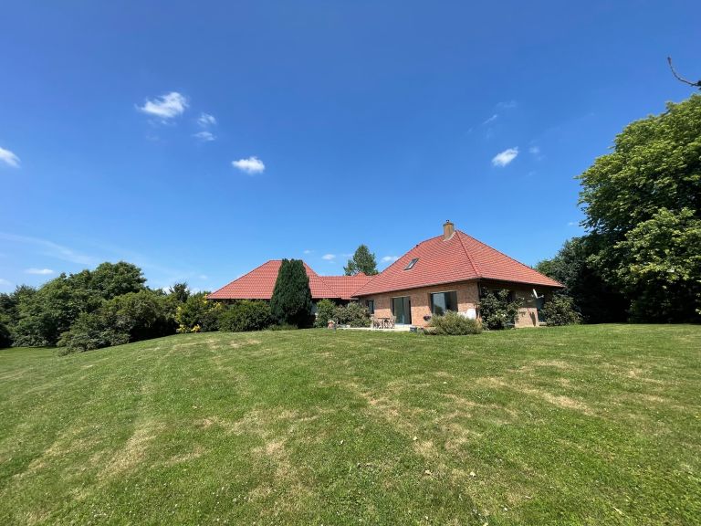 luxury house 11 Rooms for sale on LEWARDE (59287)