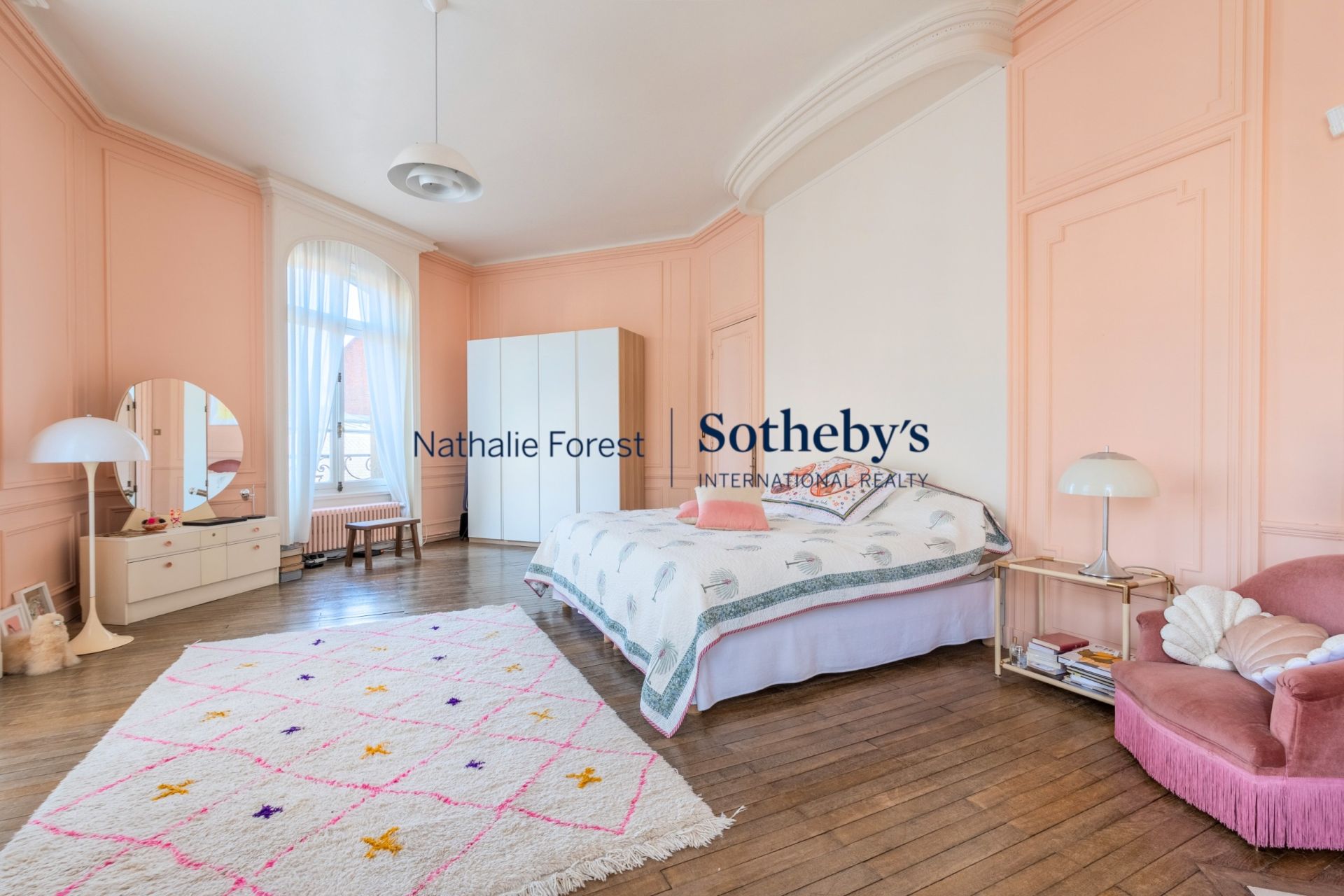 luxury house 10 Rooms for sale on ARRAS (62000)