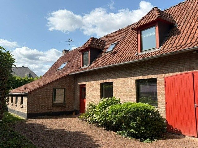 luxury house 7 Rooms for rent on CROIX (59170)