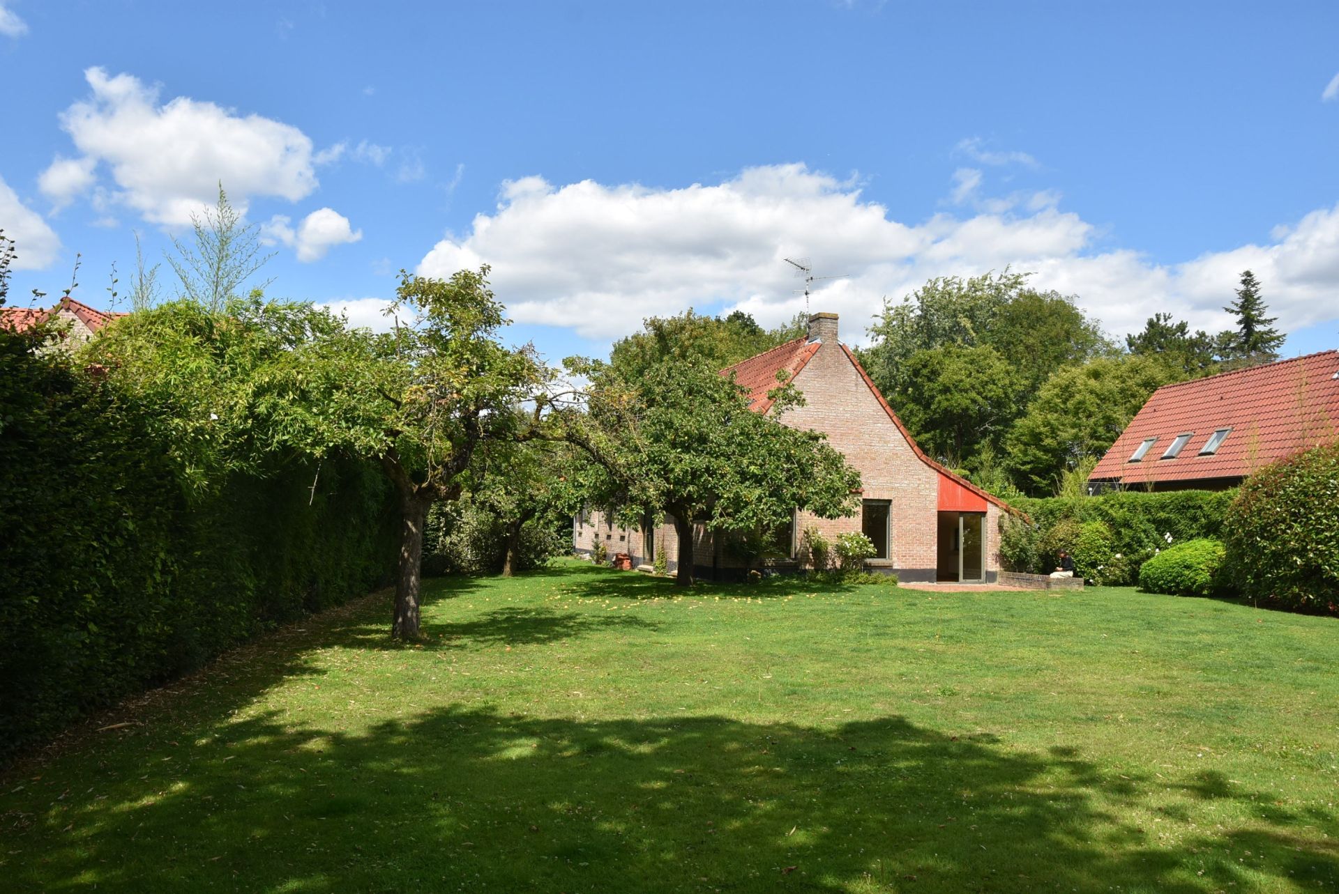 luxury house 7 Rooms for rent on CROIX (59170)