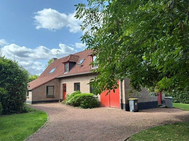 luxury house 7 Rooms for rent on CROIX (59170)