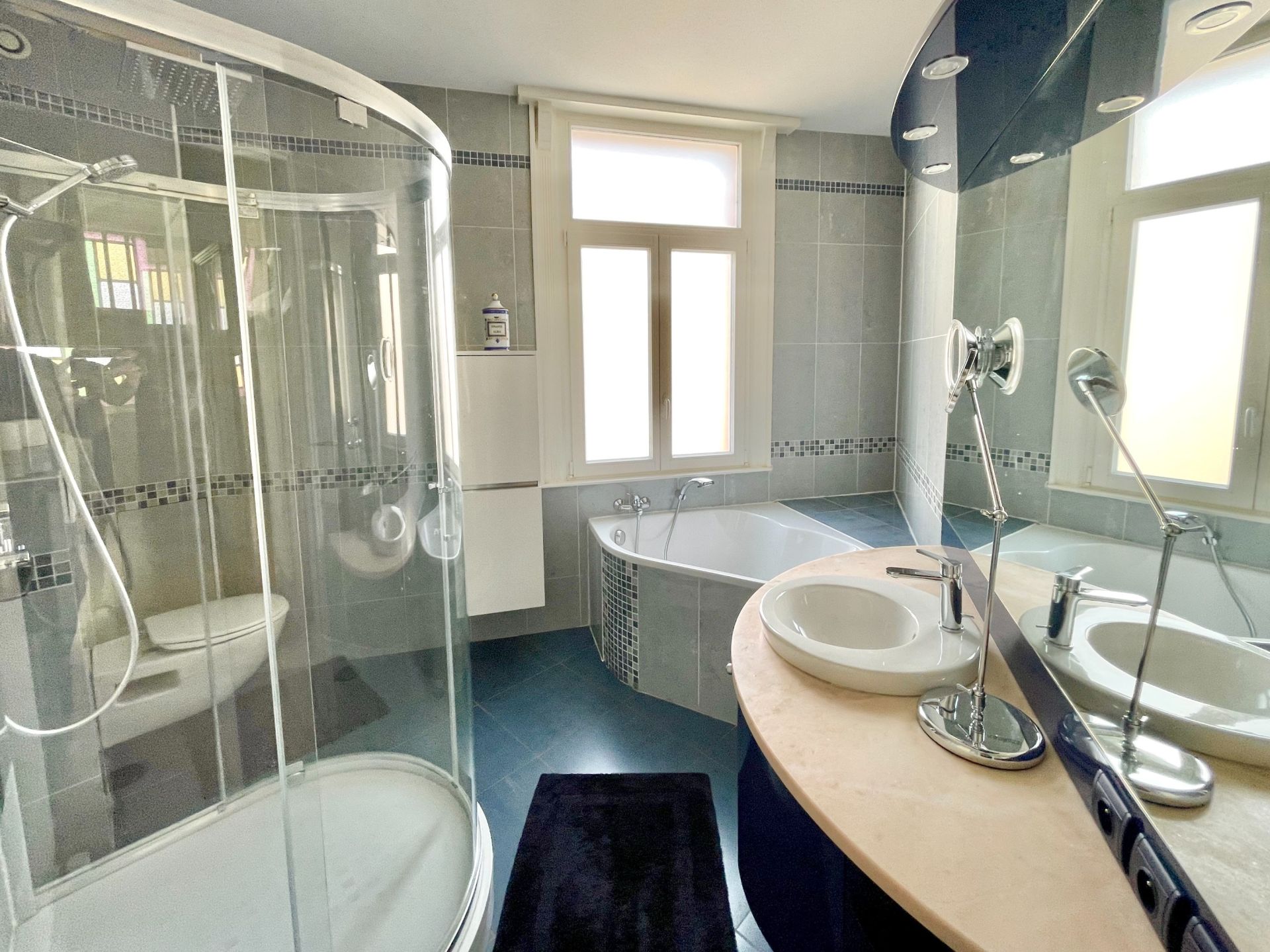 luxury house 8 Rooms for sale on ARMENTIERES (59280)