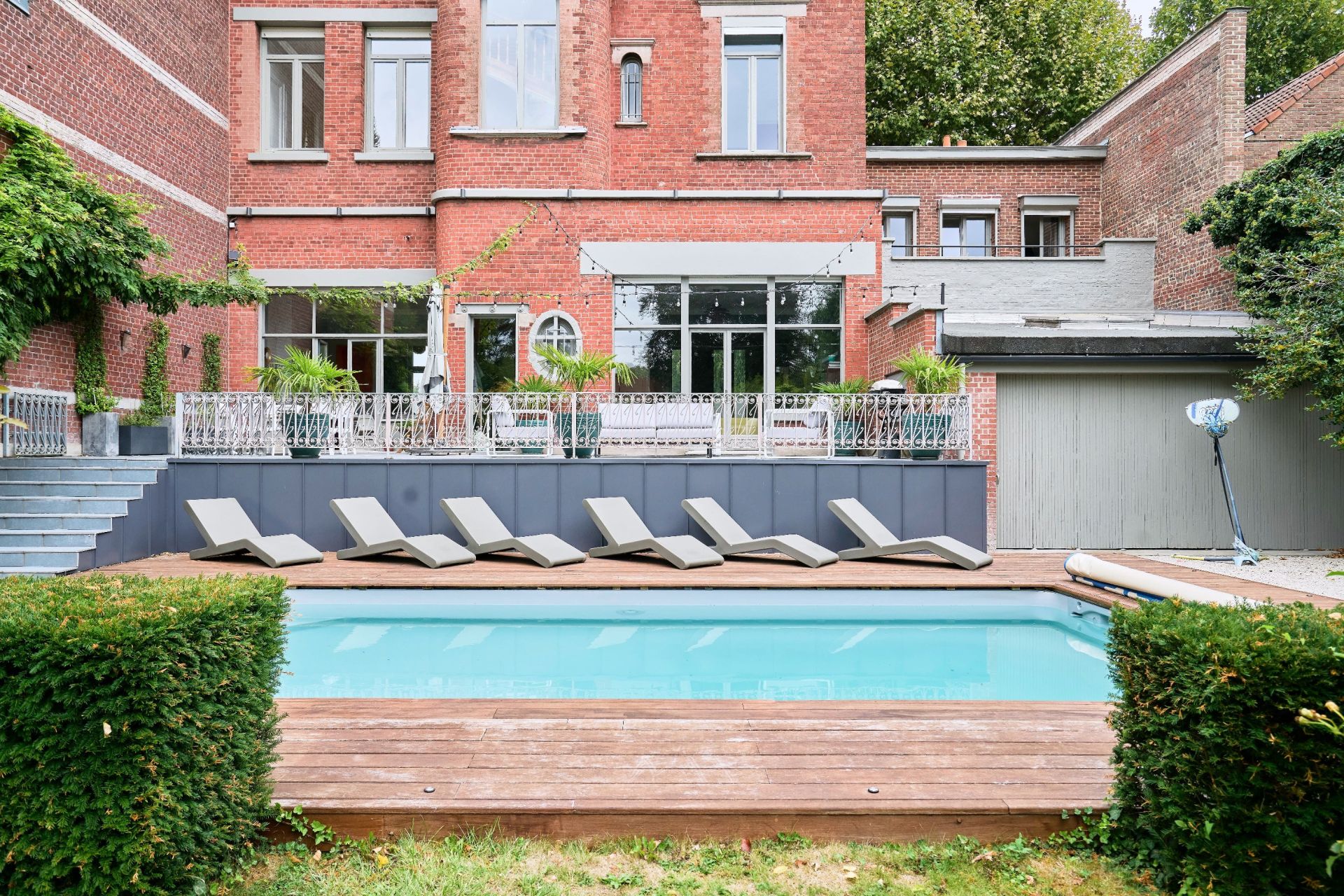 luxury house 9 Rooms for sale on ROUBAIX (59100)