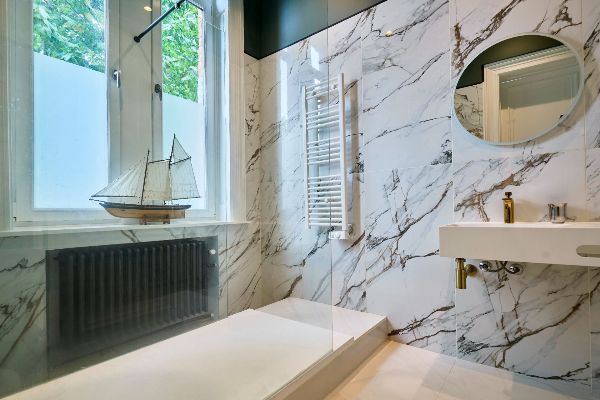 luxury house 9 Rooms for sale on ROUBAIX (59100)