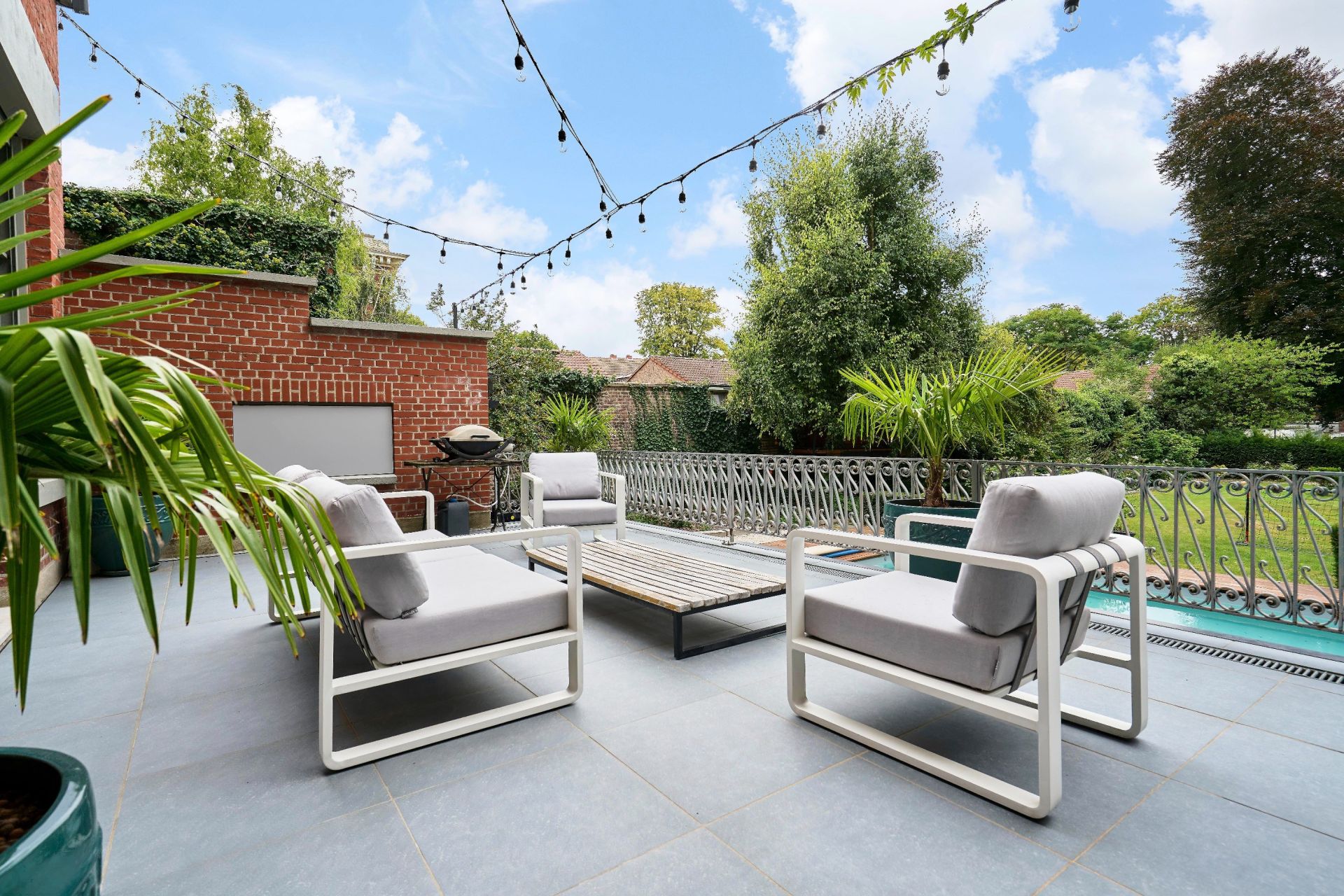 luxury house 9 Rooms for sale on ROUBAIX (59100)