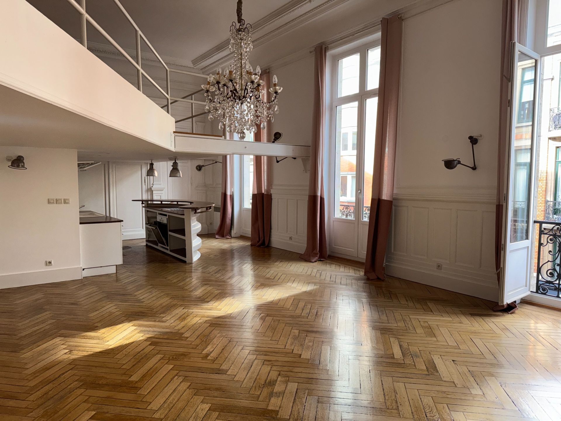 luxury apartment 5 Rooms for rent on LILLE (59000)