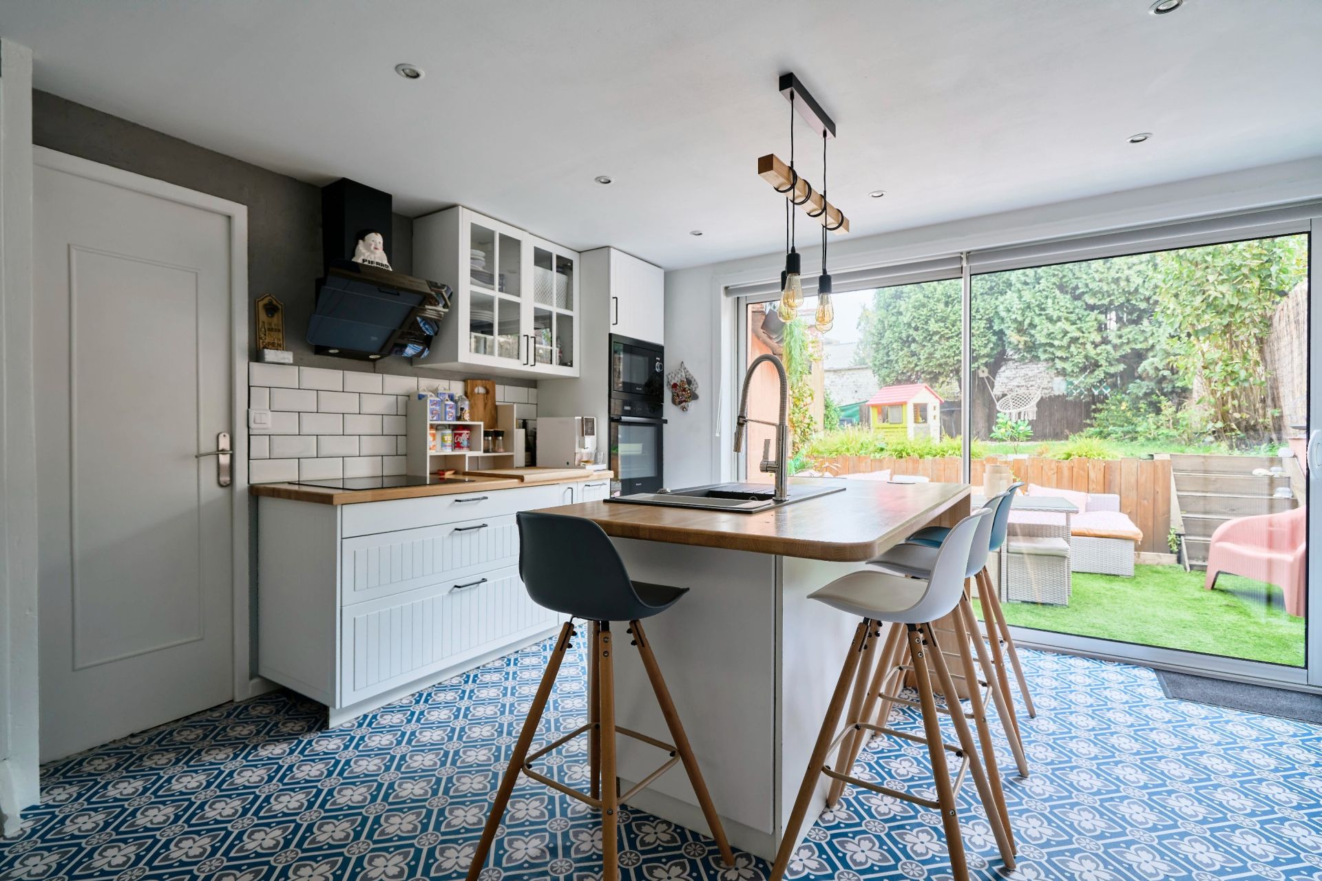 luxury house 7 Rooms for sale on RONCQ (59223)