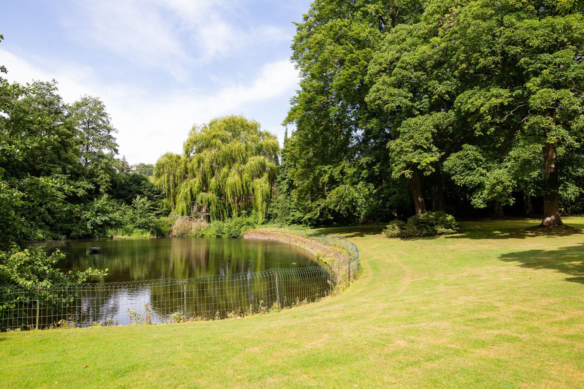 luxury house 8 Rooms for sale on MOUVAUX (59420)