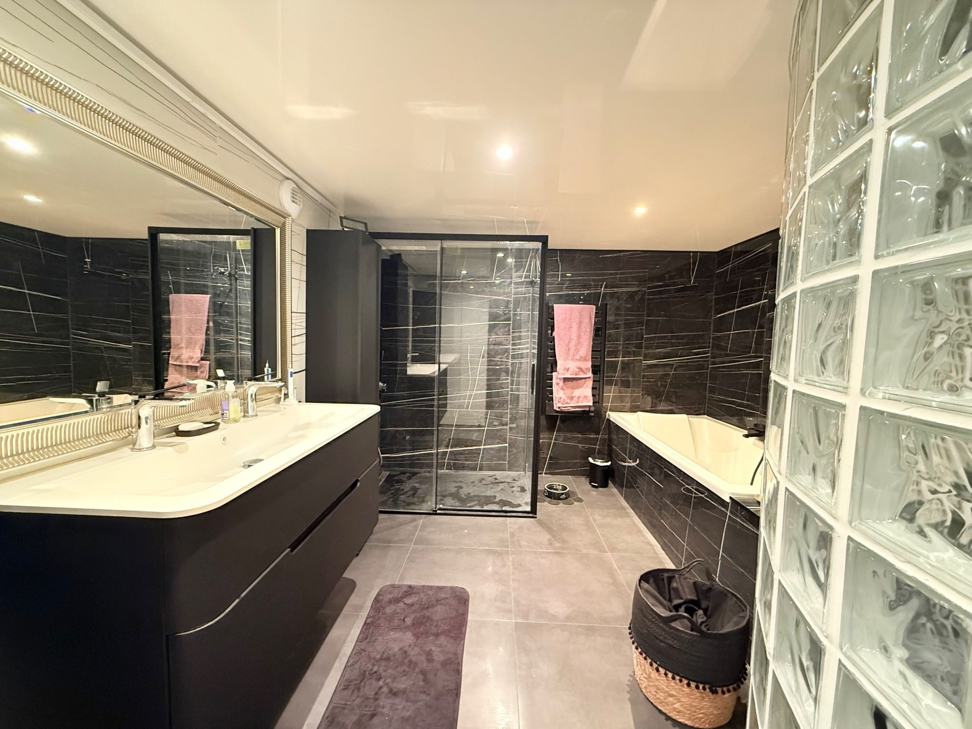 luxury apartment 3 Rooms for sale on LOMME (59160)