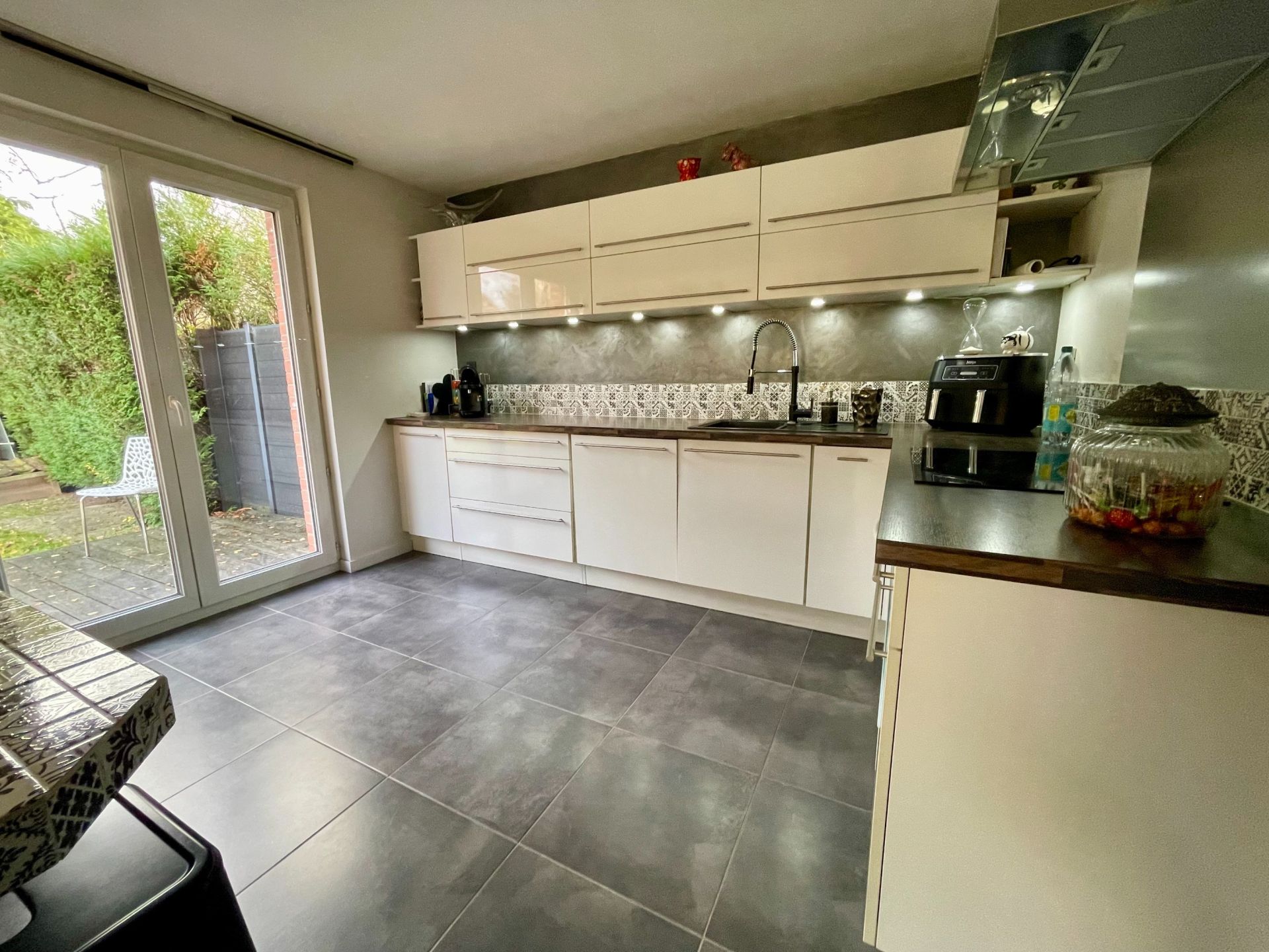 luxury house 11 Rooms for sale on BONDUES (59910)