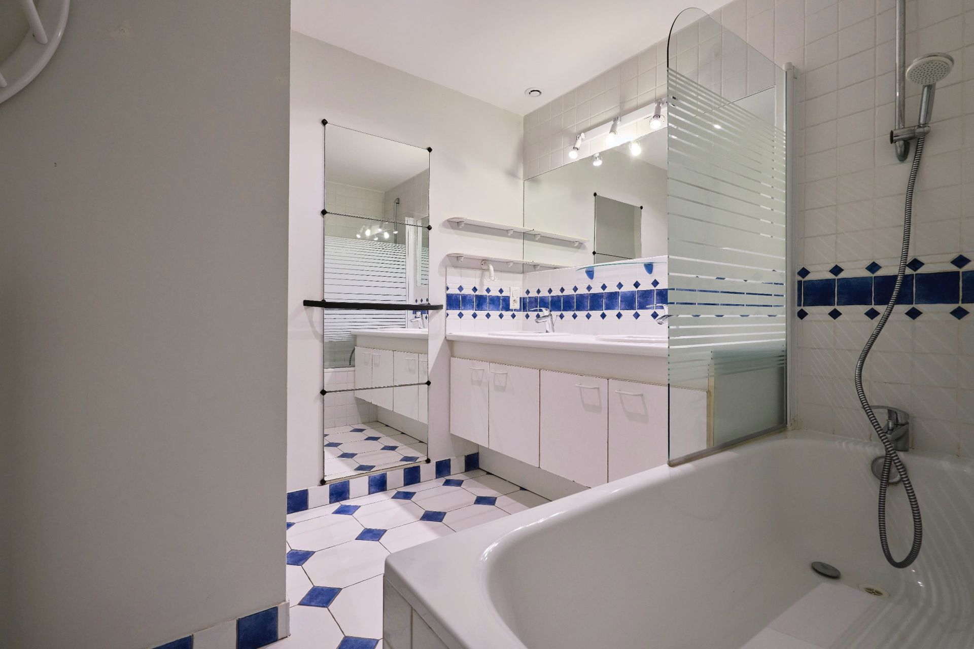 luxury apartment 4 Rooms for sale on MARCQ EN BAROEUL (59700)