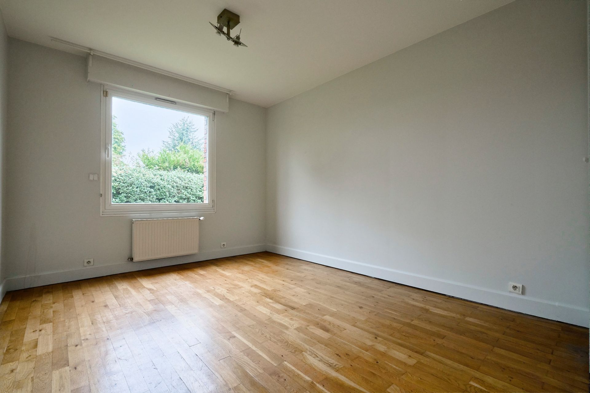 luxury apartment 4 Rooms for sale on MARCQ EN BAROEUL (59700)