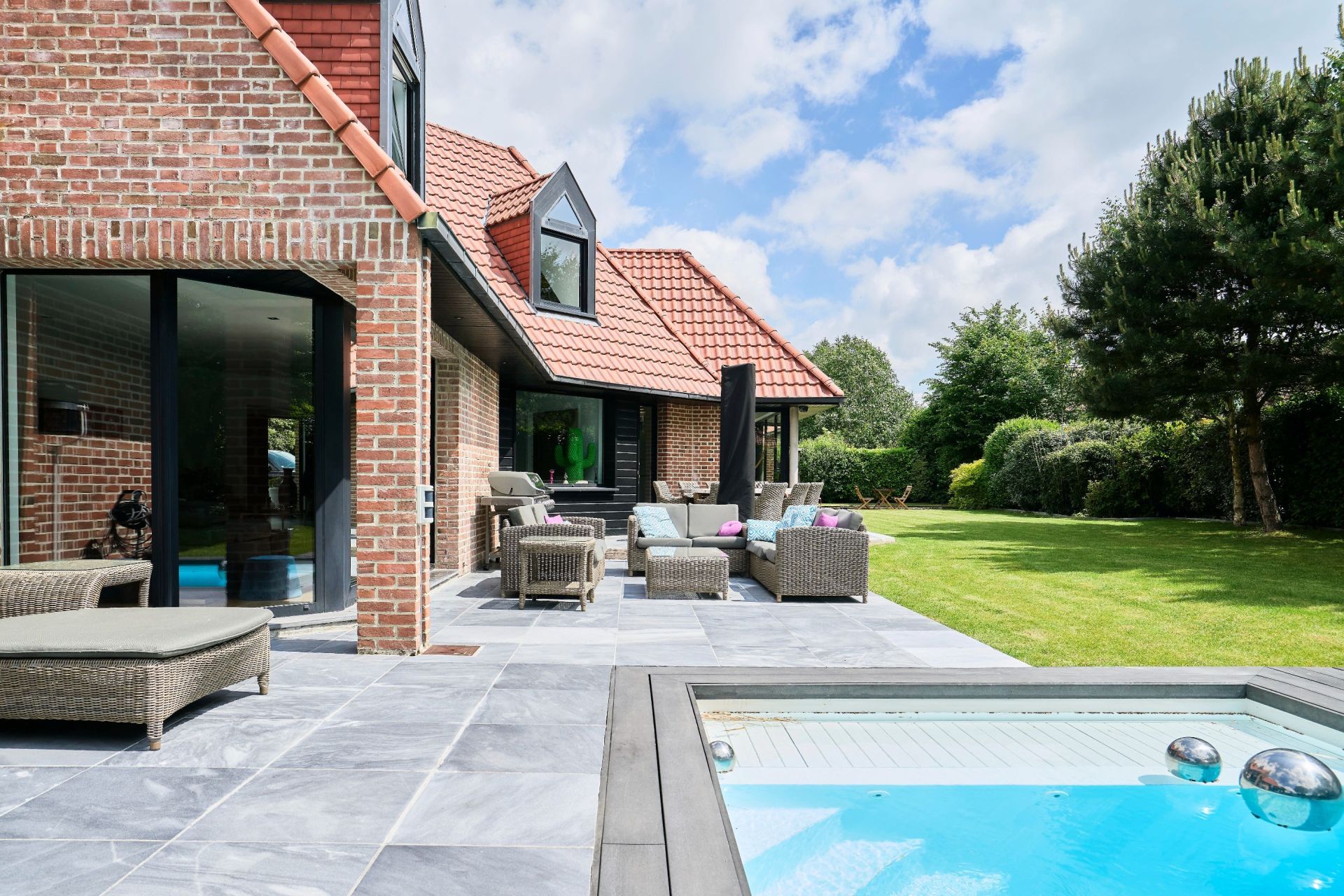 luxury house 11 Rooms for sale on CAMPHIN EN PEVELE (59780)