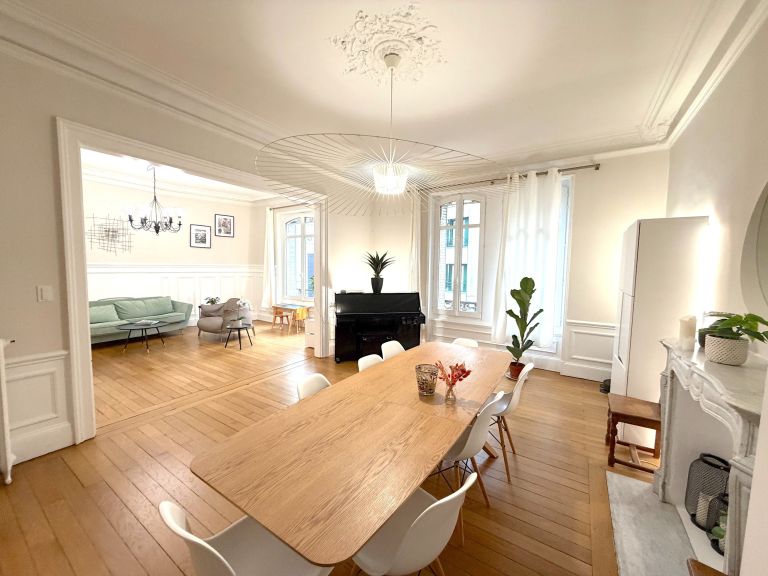 luxury apartment 5 Rooms for rent on LILLE (59000)