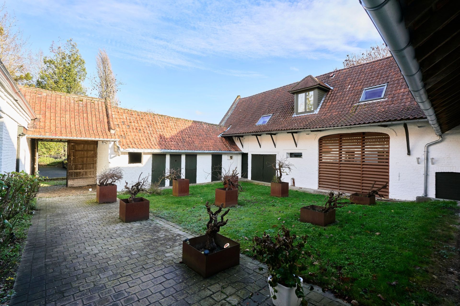 luxury house 9 Rooms for sale on HEM (59510)