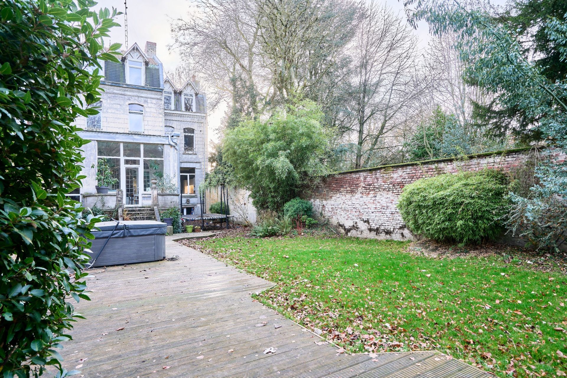 luxury house 8 Rooms for sale on ROUBAIX (59100)