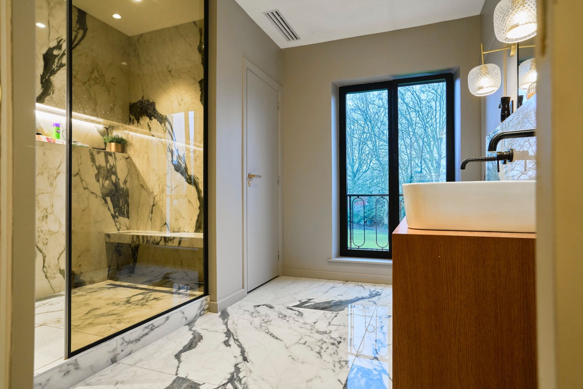 luxury house 5 Rooms for sale on ROUBAIX (59100)