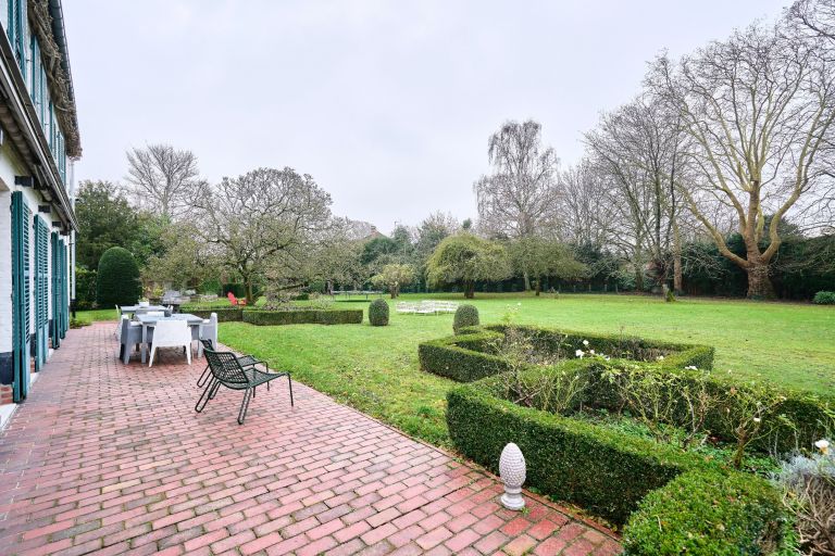 luxury house 5 Rooms for sale on ROUBAIX (59100)