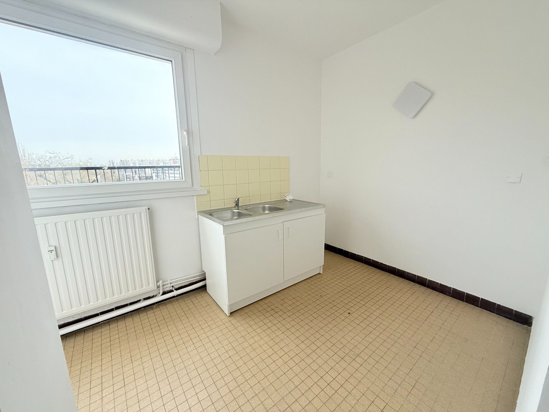 luxury apartment 2 Rooms for sale on LA MADELEINE (59110)