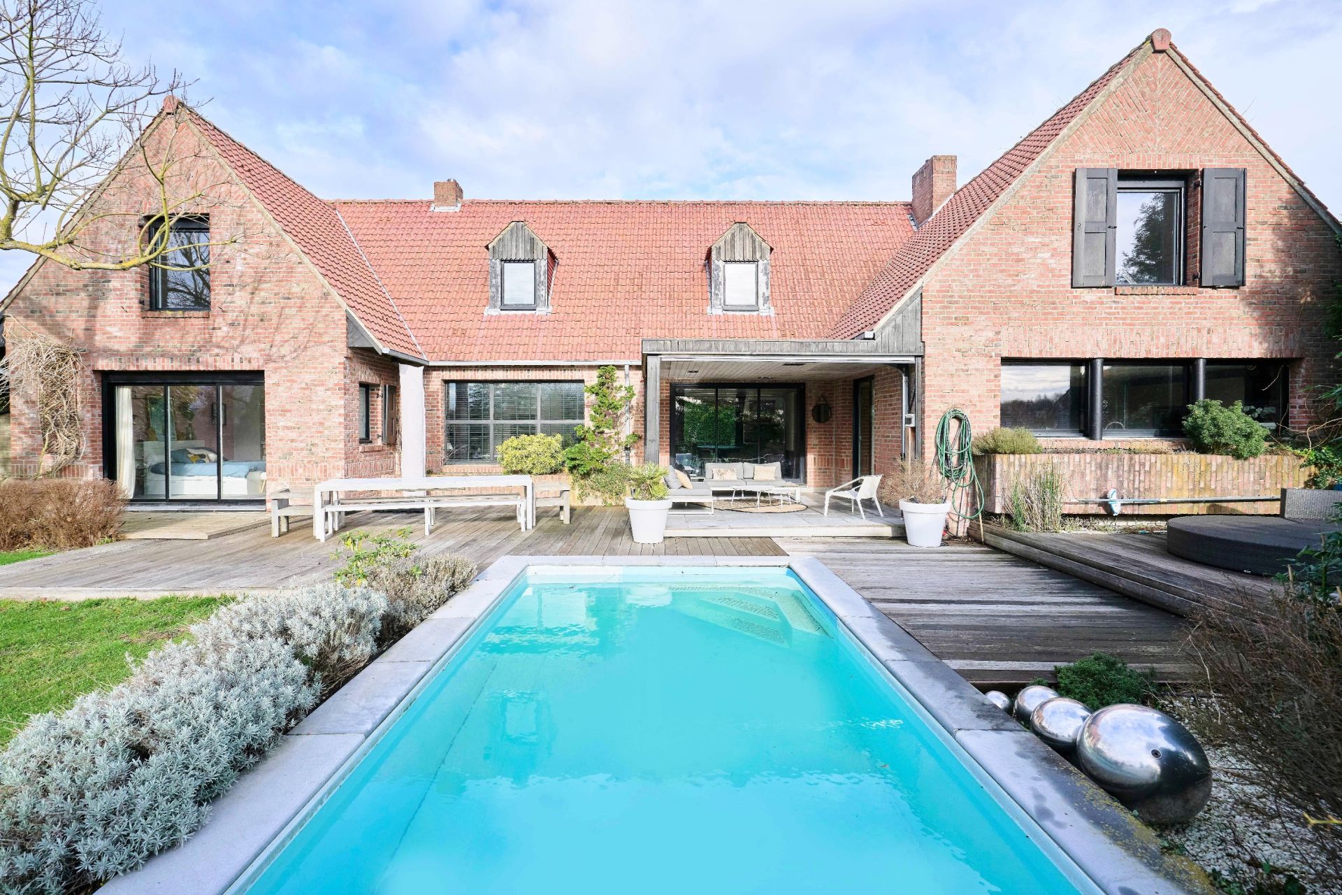 luxury house 12 Rooms for sale on GRUSON (59152)