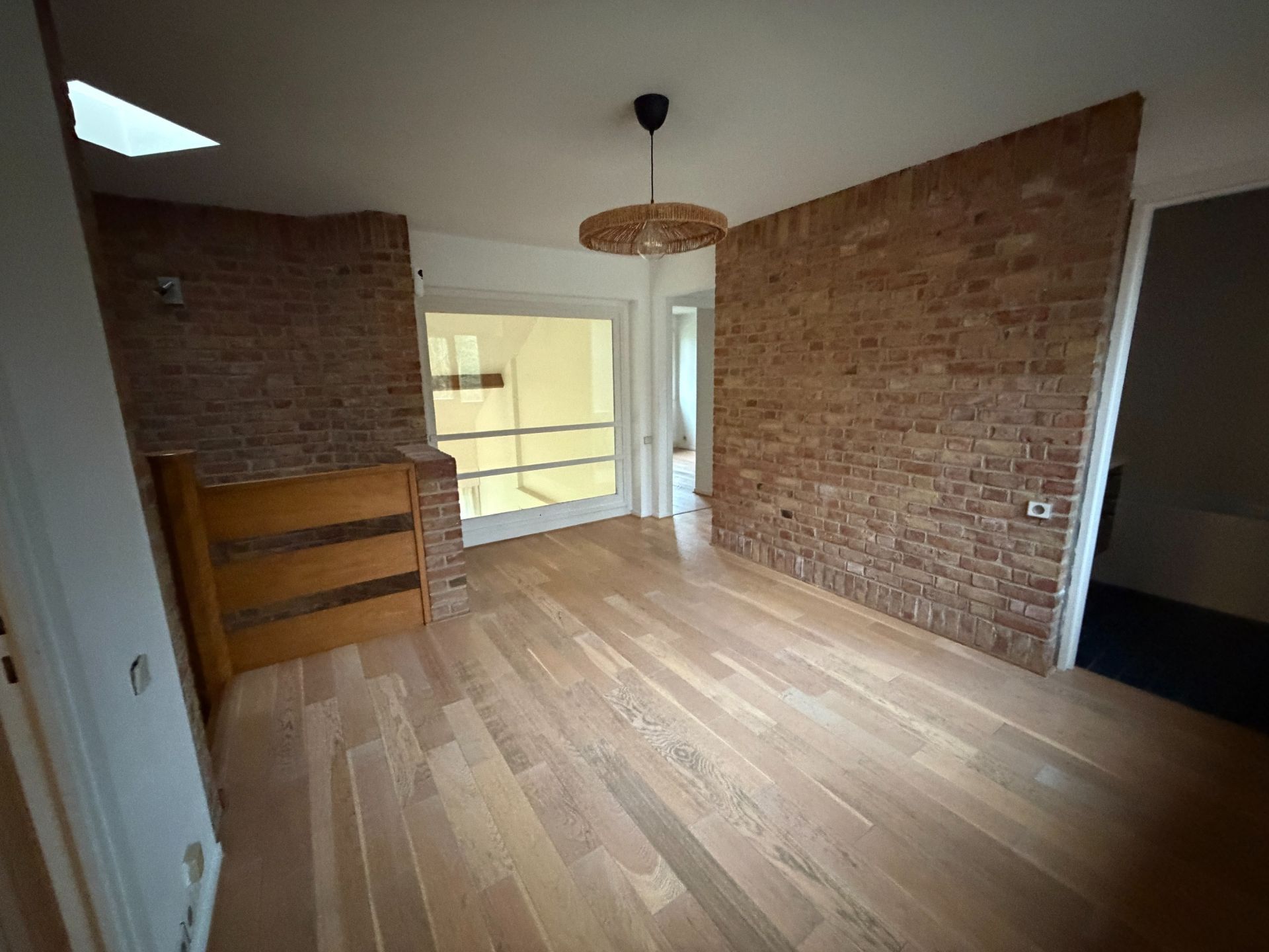 luxury house 7 Rooms for rent on CROIX (59170)