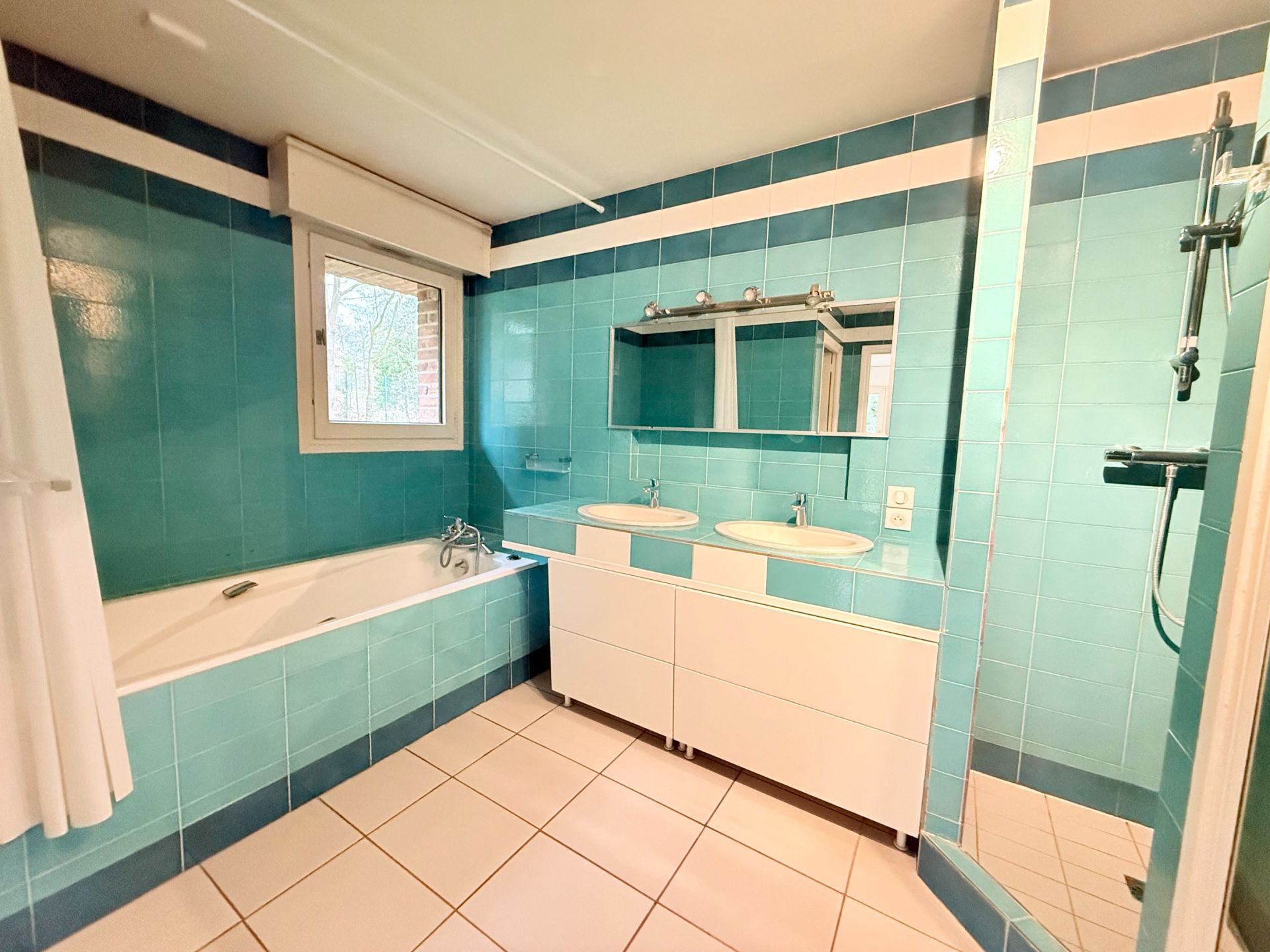 maison de luxe 7 Pièces en location sur CROIX (59170)