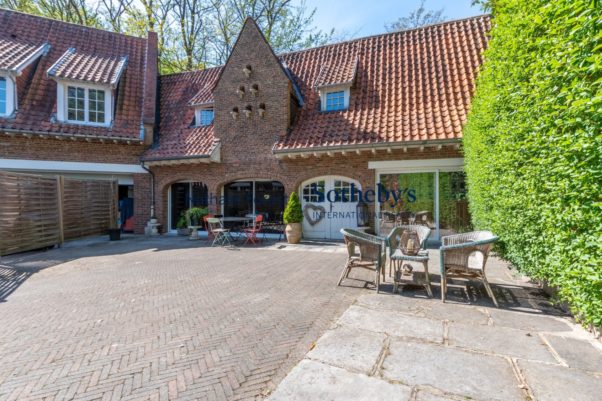 luxury house 14 Rooms for sale on CROIX (59170)