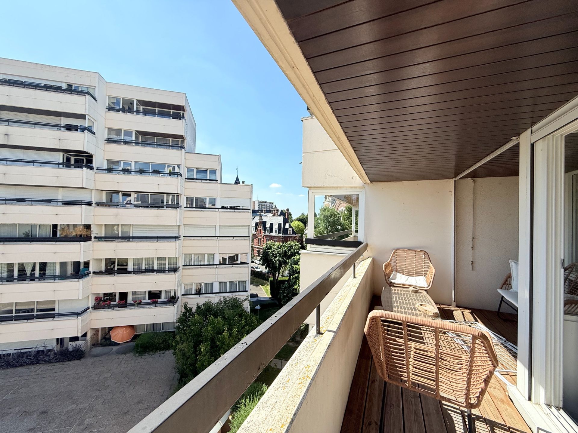 luxury apartment 3 Rooms for rent on LA MADELEINE (59110)