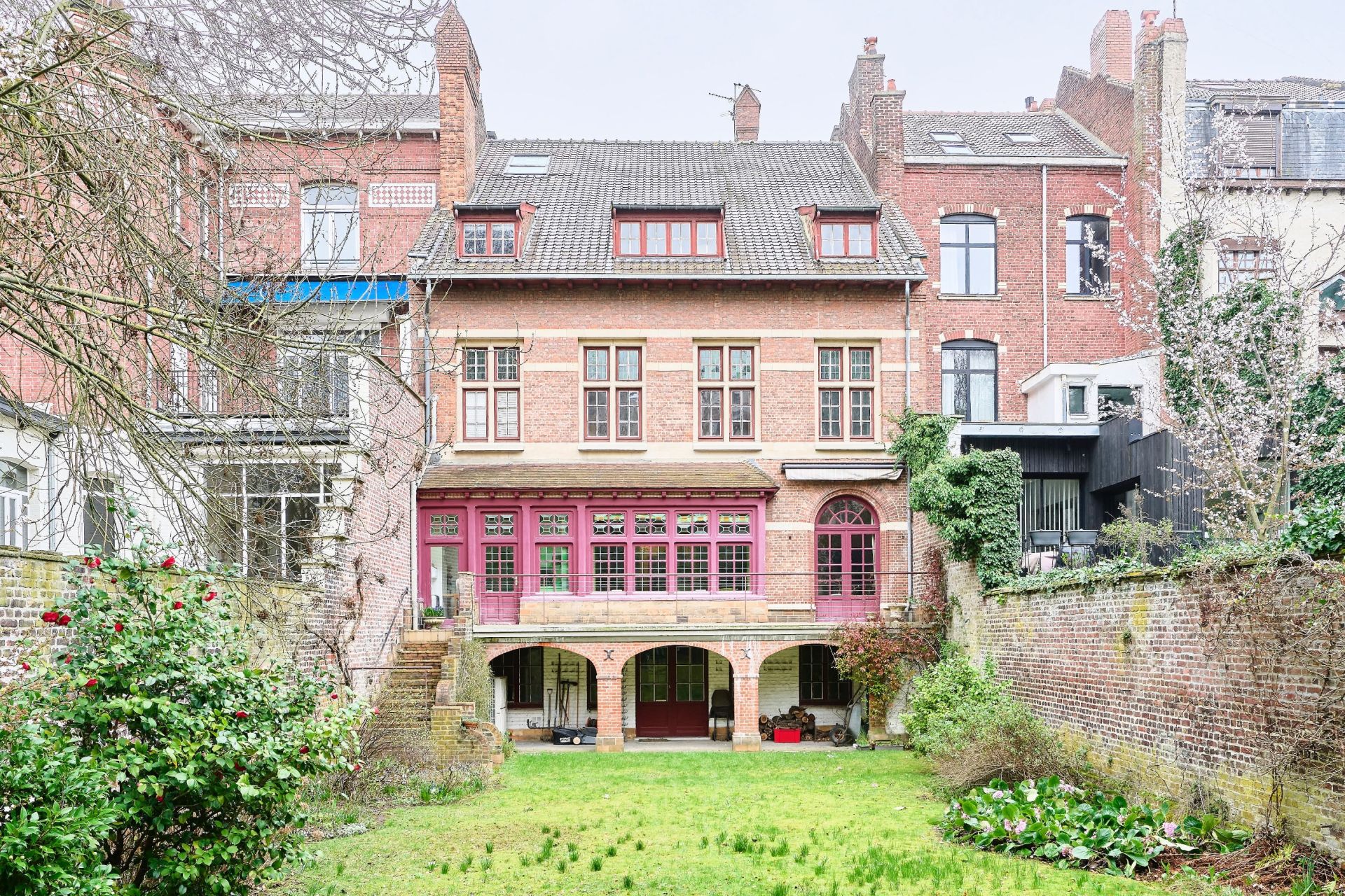 luxury house 8 Rooms for sale on LA MADELEINE (59110)